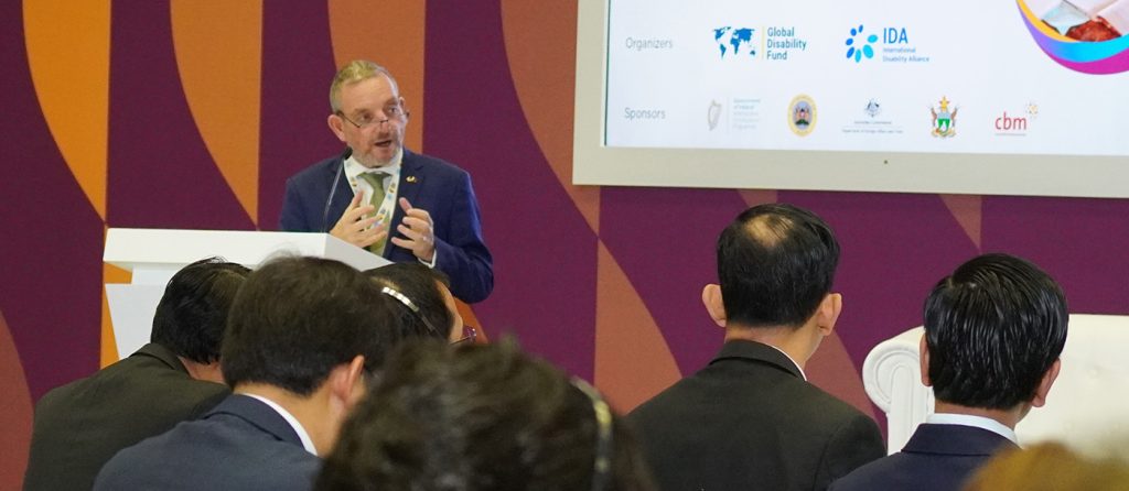 Irish Minister of State Mr. Jerry Buttimer speaking at the podium 